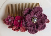 Grzebień do włosów, kwiatek na szydełku 