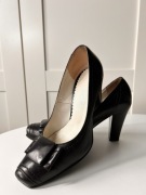 Czarne czółenka Eksbut