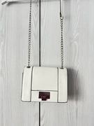 Mała biała kremowa torebka torebeczka na łańcuchu