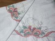 Ręcznie haftowany obrus 160x135