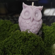 Świeca sojowa "Słodka Sóweczka" jasnofioletowa