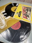 Zestaw starych winyli dla kolekcjonerów