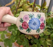 Ceramiczny tygielek PRL ręcznie malowany niebieski kwiat