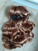 Brązowa długa peruka 