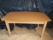 Stół drewniany beżowy