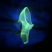 but szklany szkło nie-uranowe lekko różowe, moze podobne do neodymowego