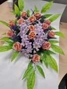 Wiązanka nagrobna 80x60 cm – rękodzieło, róże i storczyki | stroik