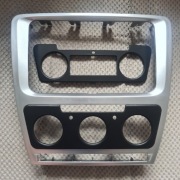 Ramka radia nawigacji Octavia II LIFT srebrna