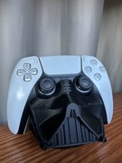 Podstawka pod pad PS5 – motyw Darth Vader 