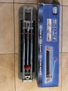 Przyrząd do cięcia glazury