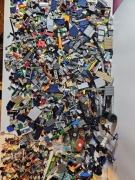 Duży zestaw LEGO ludziki, samochody i gadżety 3,5 kg      