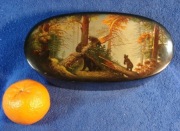 Pudełko z laki, owalne wg obrazu „Poranek w sosnowym lesie” Iwana Szyszkina