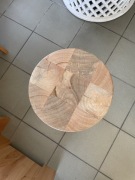 Stolik drewniany pieniek 