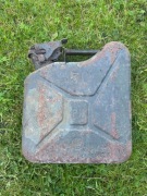 Stary wojskowy kanister 5L, metalowy, vintage, militaria