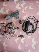Stary Sony Ericsson ładowarka, kabel USB, słuchawki 