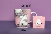 Muminki KUBEK Moomin Arabia Finland - MIŁOŚĆ /Love/ z naklejką i zawieszką 