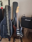 Gitara Stratocaster ze wzmacniaczem CODE25 pokrowcem i paskiem za 1/2 ceny