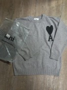 Szary sweter ami paris