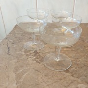 Szklane pucharki lodowe