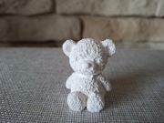 Figurka misia z gipsu polimerowego - 4,5 cm - kolor biały 