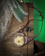 Długi naszyjnik mikromakrama i kwiaty w żywicy wykonany ręcznie handmade