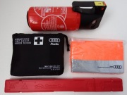 AUDI OE apteczka + trójkat ostrzegawczy + kamizelka + gaśnica