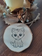 Bombka choinkowa drewniana. Zawieszka dla dzieci. Kotek 