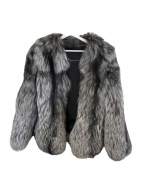 Szare srebrne naturalne futro z Lisów 