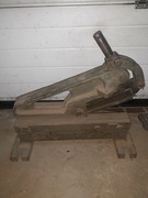 Gilotyna ręczna, nożyce stołowe.