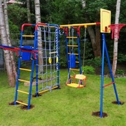 Plac zabaw z siatką wspinaczkową huśtawka ogrodowa