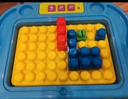 Stolik grający, pierwsze biurko 