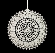 Zawieszka ozdoba na okno szydełkowa 28cm biała (Z151)