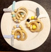 Gryzka z kulek drewnianych i silikonowych  na ząbk