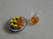 Miniaturki - ciastka na talerzu i dzbanek z sokiem - skala 1:12 - Dollhouse