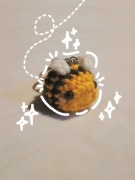 Breloczek do kluczy ręcznie robiony mała pszczółka 