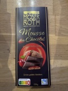 Czekolada marki Moser Roth o smaku musu czekoladowego z wiśnią i chili