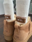 UGG Skarpetki skarpety rozmiar uniwersalny białe śmietankowe 