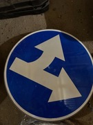 Znak drogowy (w komplecie z mocowaniem do słupa), cena za dwie sztuki 