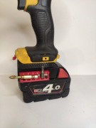 Adapter przejściówka baterii Milwaukee M18 do Dewalt 18V XR