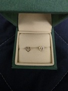 Złote kolczyki z diamentami serduszka Apart