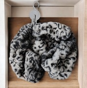 Ciepły komin szal w panterkę czarno-białe cętki na zimę szalik