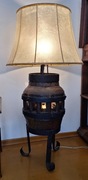 Duza Lampa podlogowa na starej piaście od drewnianego koła 
