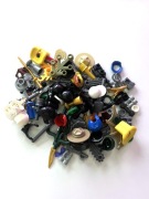 mix LEGO czapki bronie małe elementy
