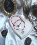 Amulet ochronny - czerwona nitka 