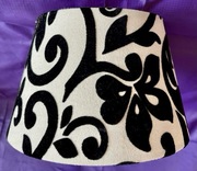 abażuru do lampy jestn duży i w pięknym stanie