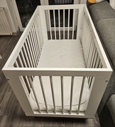 Łóżeczko dziecięce marki Klupś + materac + mata