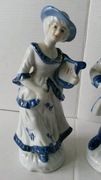 Figurka ceramika porcelana dama paź scena dworska