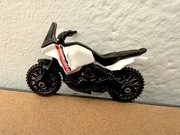 Motor Hot Wheels Ducati DesertX Motocykl Biały 2023 1:64 Diecast Luźny