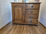 Komoda w stylu rustykalnym