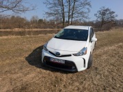 Toyota Prius v 1.8 hybryda